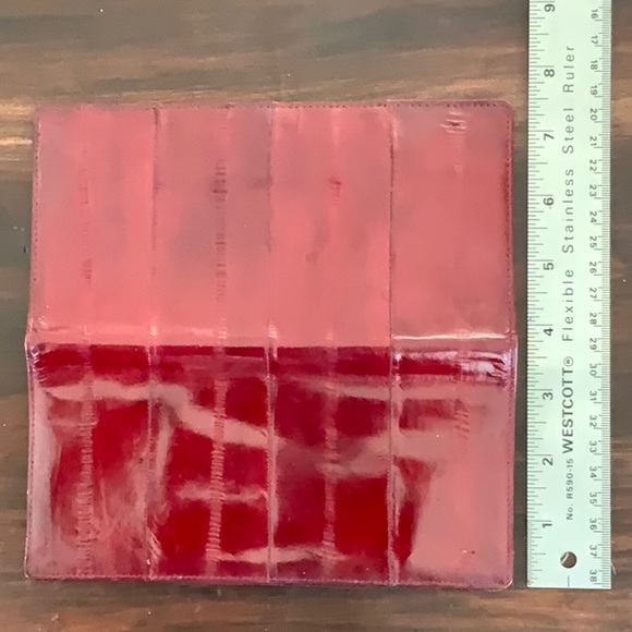 Eel Skin Burgundy Billfold - Picture 4 of 4